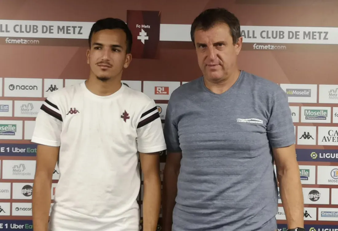 Sofiane Alakouch et Philippe Gaillot, directeur général adjoint du FC Metz
